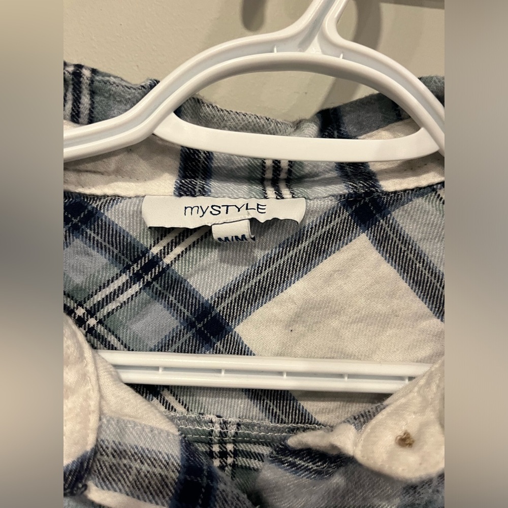 5/$20 size medium - Picture 2 of 3